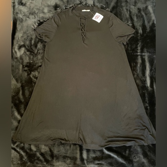 • Heart & Hips Dress - Picture 1 of 1